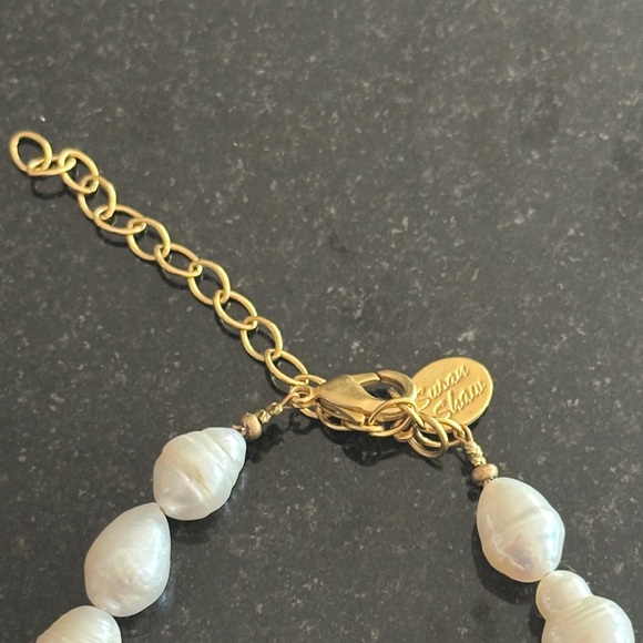 SUSAN SHOW GOLD SINGLE TONE VENETIAN GLASS BEE ADJUSTABLE PEARL NECKLACE - Picture 3 of 6